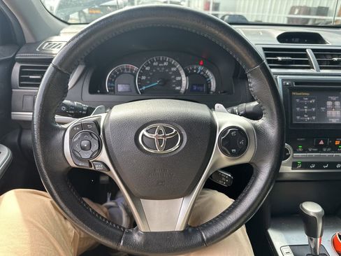 Used 2014 Toyota Camry SE FWD image 9