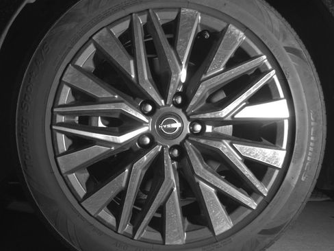 Used 2025 Nissan Altima 2.5 SV FWD image 12