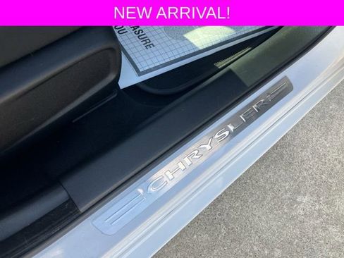 Used 2023 Chrysler 300 Touring image 12