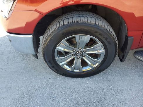 Used 2019 Nissan Titan SL w/ Chrome Package image 18