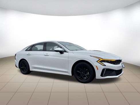 Used 2025 Kia K5 LXS FWD image 1