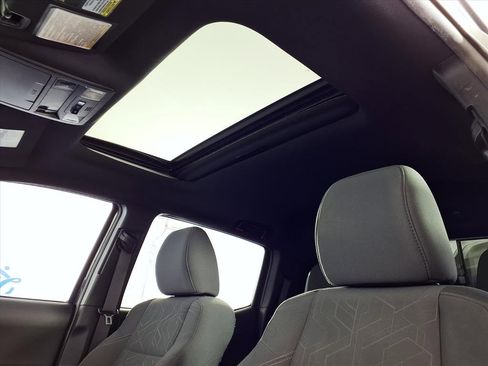 Used 2016 Toyota Tacoma TRD Sport image 6