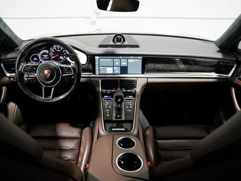 Used 2018 Porsche Panamera Turbo image 19