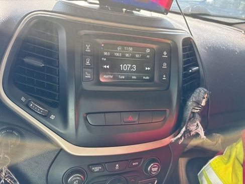 Used 2015 Jeep Cherokee Latitude w/ Cold Weather Group image 13