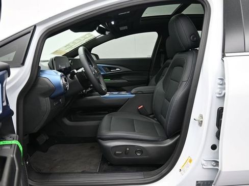 New 2025 Chevrolet Equinox EV LT image 38