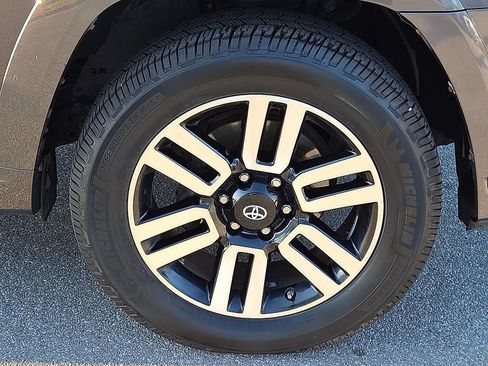 Used 2018 Toyota 4Runner Limited AWD/4WD image 7
