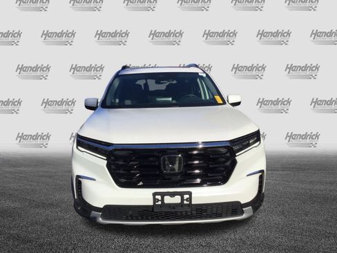 Used 2024 Honda Pilot Touring image 3