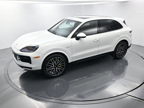 Certified 2026 Porsche Cayenne E-Hybrid AWD/4WD image 30