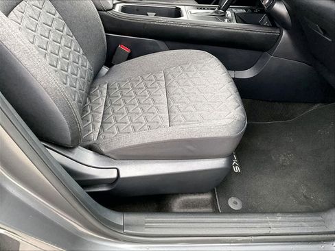 Used 2025 Nissan Kicks SV image 32