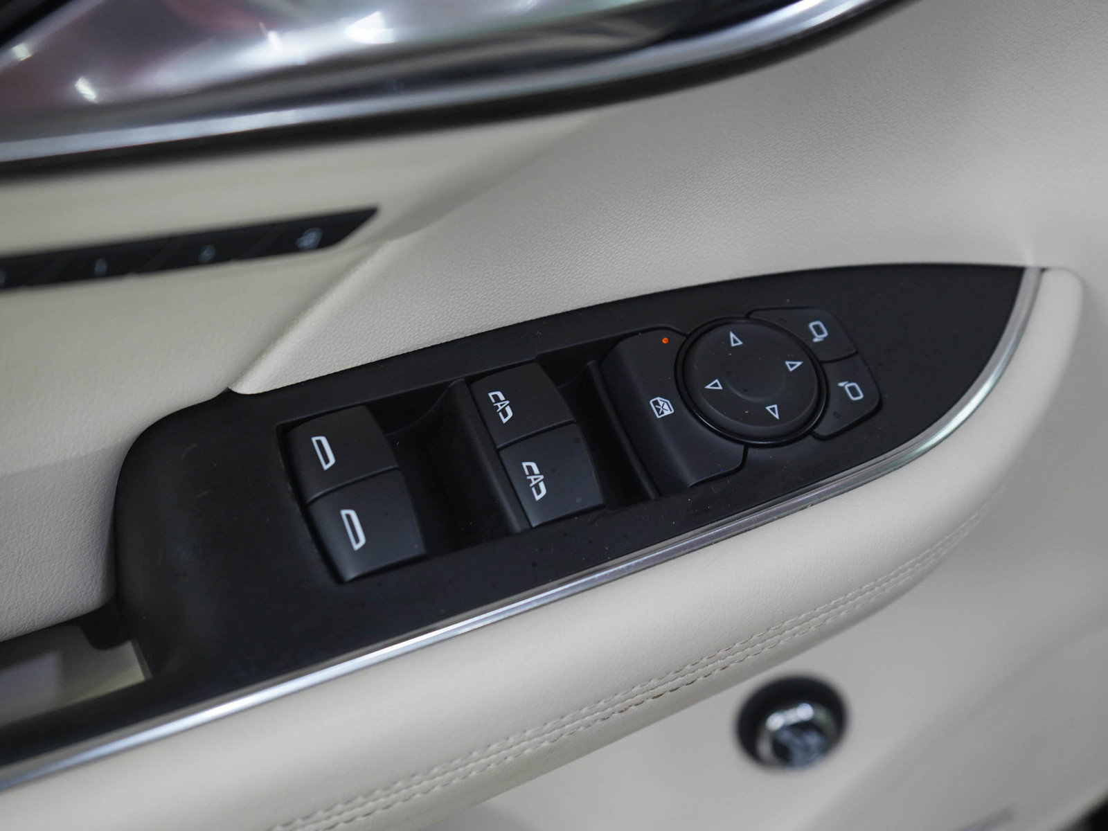 Used 2023 Buick Envision Avenir AWD/4WD image 20