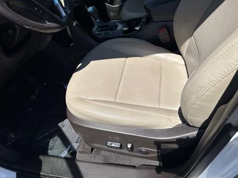 Used 2018 Hyundai Santa Fe Sport w/ 2.4L Tech Package 04 AWD/4WD image 15