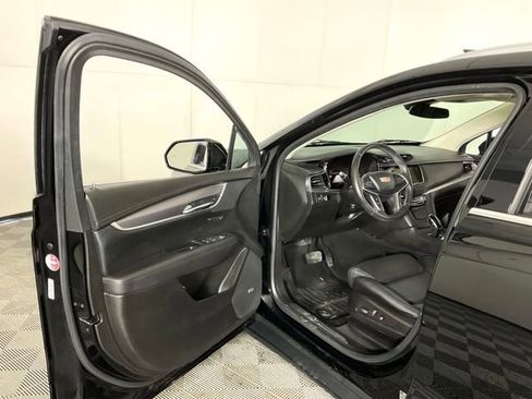 Used 2017 Cadillac XT5 Luxury w/ Driver Awareness Package image 24