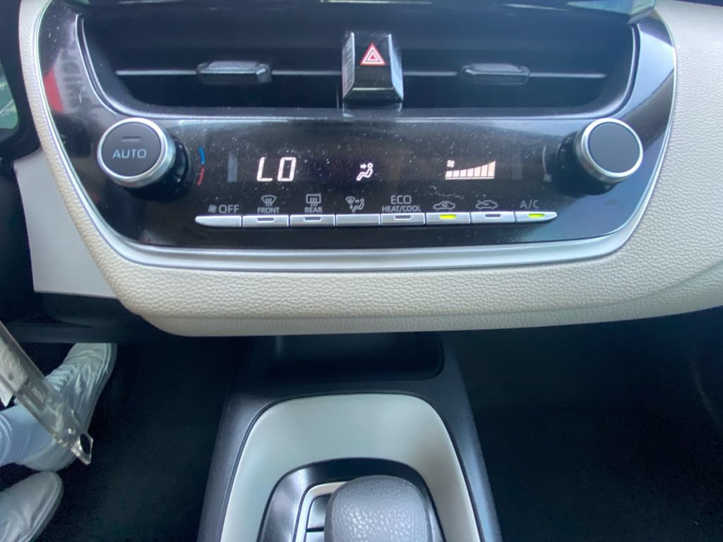 Used 2025 Toyota Corolla LE FWD image 21