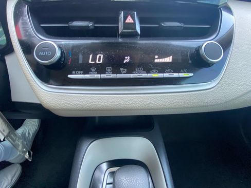 Used 2025 Toyota Corolla LE FWD image 21