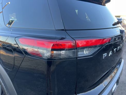 Used 2022 Nissan Pathfinder Platinum w/ Cargo Package image 12