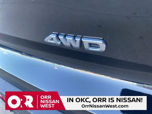 Used 2024 Nissan Pathfinder S image 10