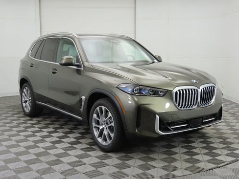 New 2026 BMW X5 xDrive40i w/ Premium Package image 3