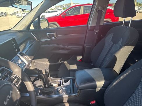Certified 2023 Kia Sorento LX image 12