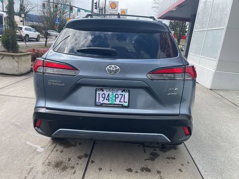 Used 2025 Toyota Corolla Cross XLE w/ Convenience Package image 7