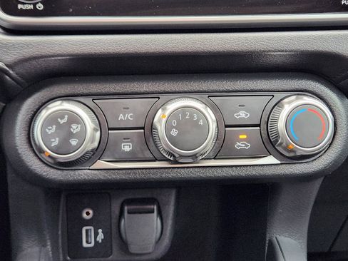 Used 2024 Nissan Versa S w/ Trunk Package image 18