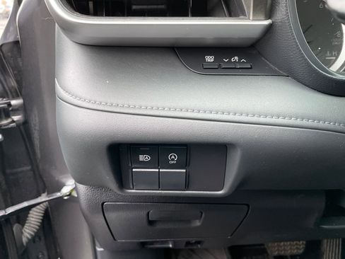 Certified 2023 Toyota Highlander L image 14