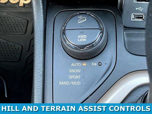 Used 2014 Jeep Cherokee Latitude AWD/4WD image 14
