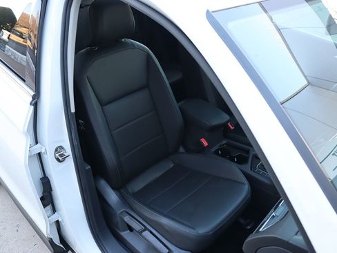 Used 2020 Volkswagen Tiguan SE w/ Panoramic Sunroof Package image 29