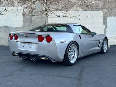 Used 2007 Chevrolet Corvette Coupe w/ Preferred Equipment Group RWD image 4
