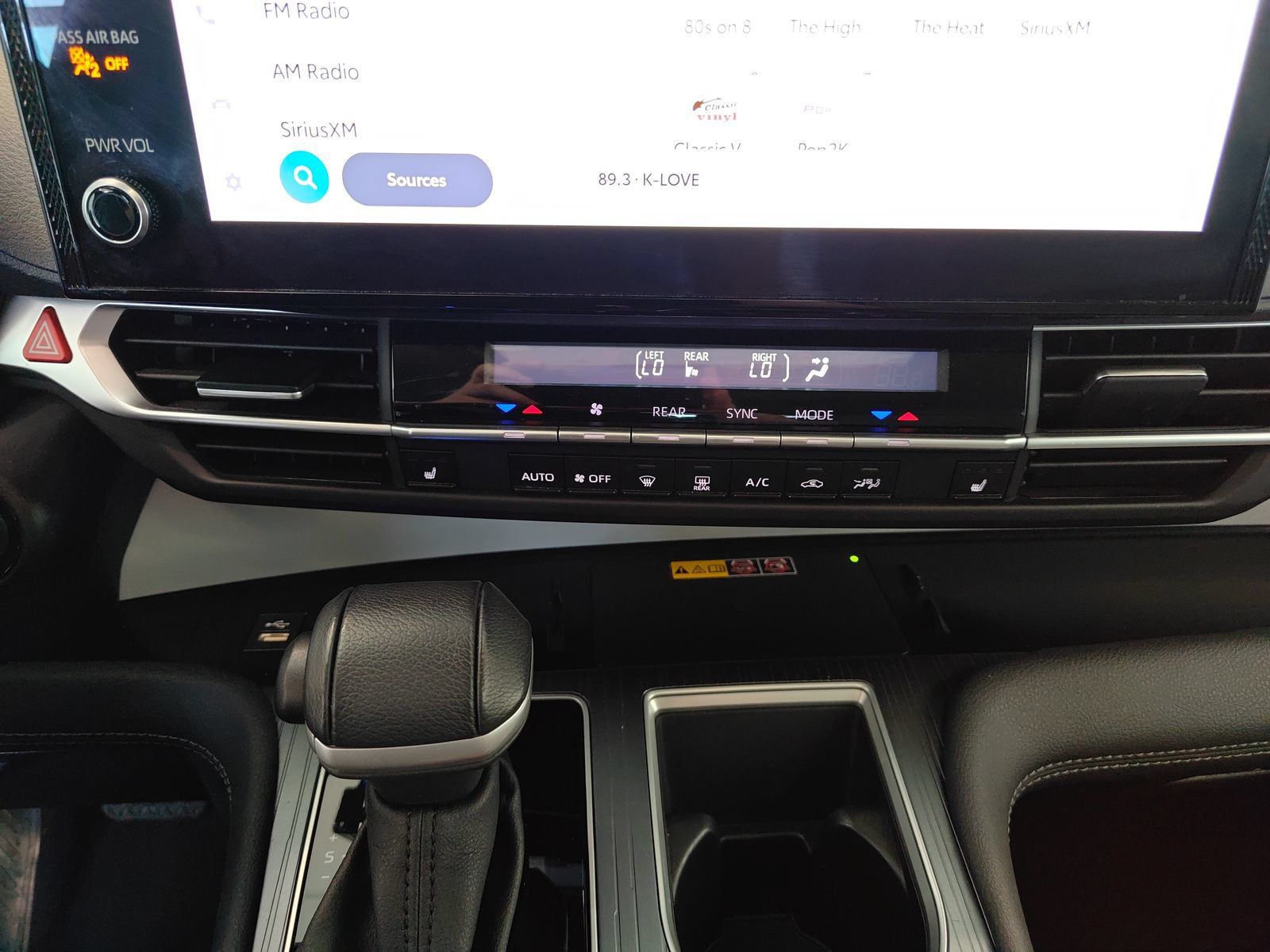 Used 2025 Toyota Sienna XLE FWD image 28