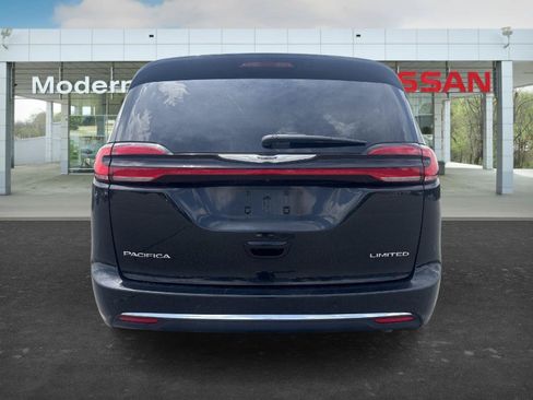 Used 2023 Chrysler Pacifica Limited FWD image 4