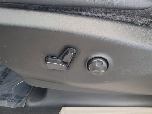 Used 2024 Chrysler Pacifica Touring-L image 27