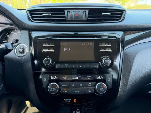 Used 2014 Nissan Rogue SV FWD image 13