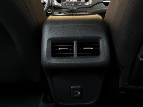 Used 2024 GMC Terrain SLE FWD image 12
