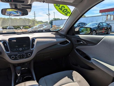 Used 2024 Chevrolet Malibu LT FWD image 10