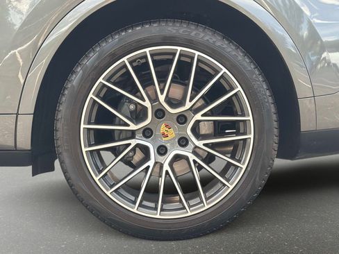 Used 2019 Porsche Cayenne S AWD/4WD image 13