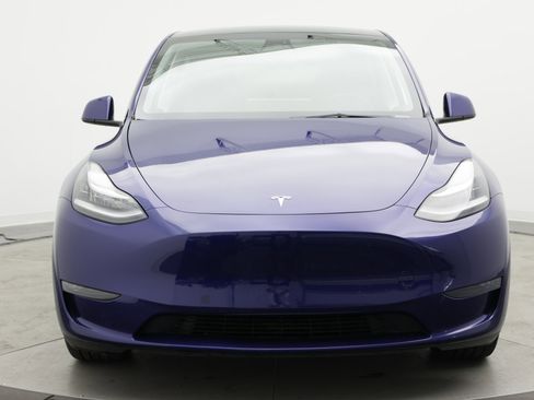 Used 2023 Tesla Model Y Long Range AWD/4WD image 2