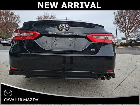 Used 2019 Toyota Camry SE image 4