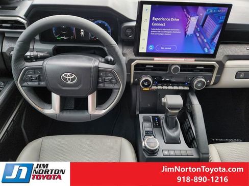 Used 2025 Toyota Tacoma Limited image 27