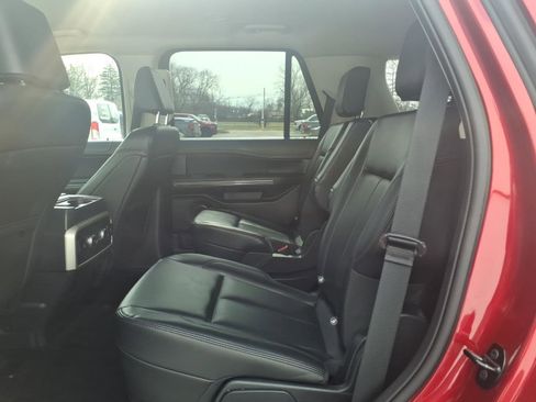 Used 2022 Ford Expedition XLT image 9