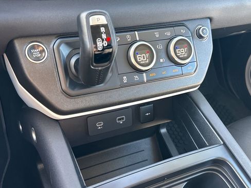 Used 2022 Land Rover Defender 90 image 21