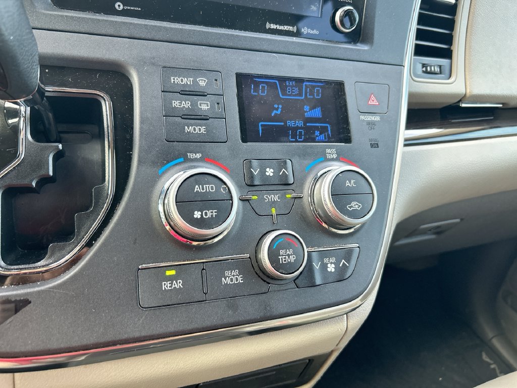 Used 2018 Toyota Sienna XLE w/ XLE Navigation Package FWD image 26