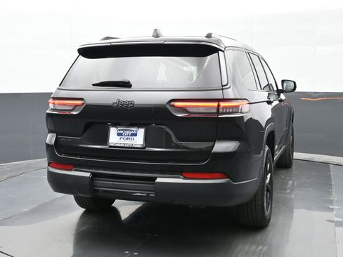 Used 2024 Jeep Grand Cherokee L Laredo image 3