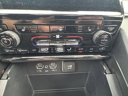 Used 2025 Jeep Grand Cherokee L Limited image 28