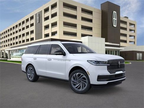 New 2025 Lincoln Navigator Reserve image 7