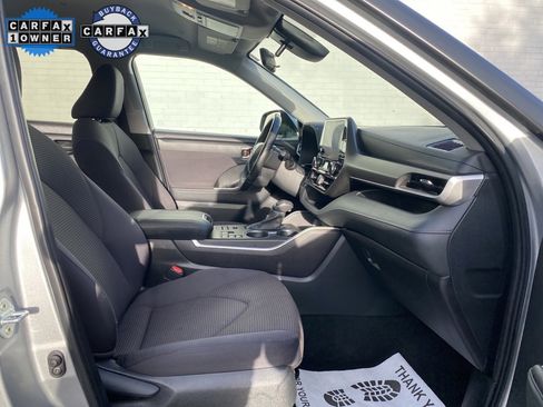 Used 2024 Toyota Highlander LE image 14