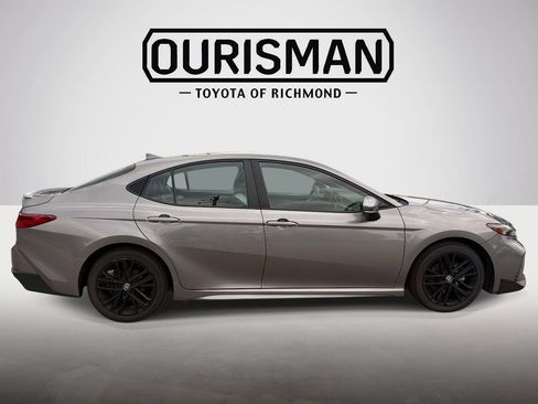Used 2025 Toyota Camry SE FWD image 8