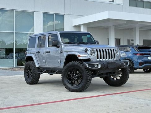Used 2021 Jeep Wrangler Unlimited Sahara w/ Cold Weather Group AWD/4WD image 6