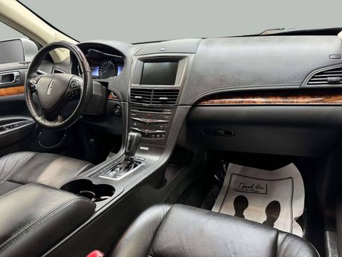 Used 2019 Lincoln MKT AWD image 7