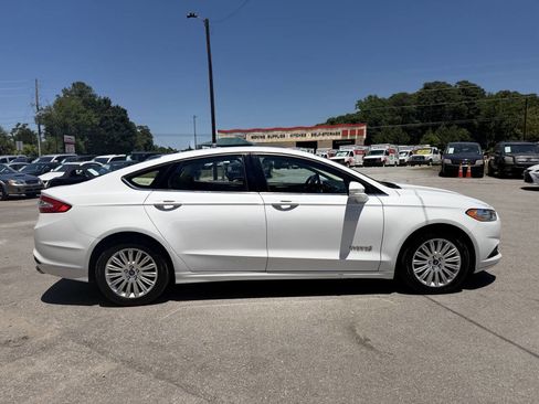 Used 2014 Ford Fusion SE FWD image 4