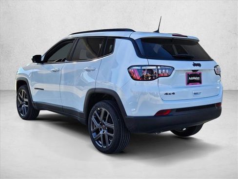 New 2026 Jeep Compass Latitude image 9